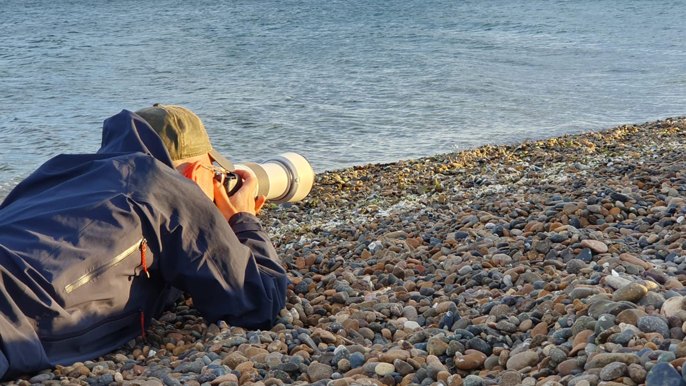 Rodrigo Folch photographing on the coast